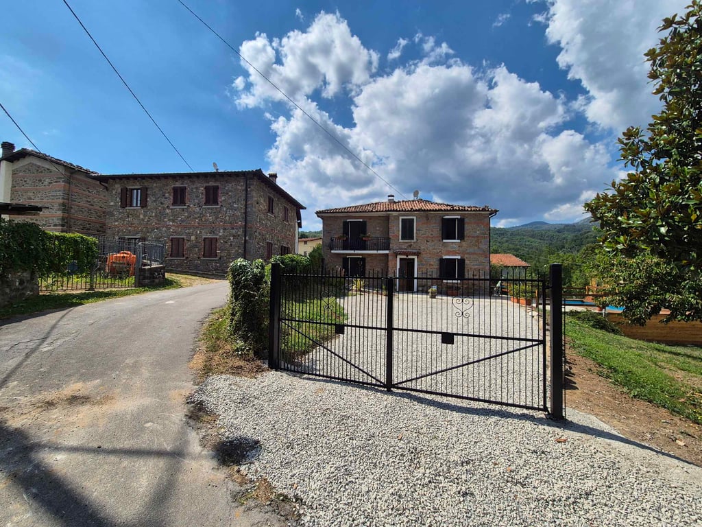 House in Villa Collemandina - Image 2