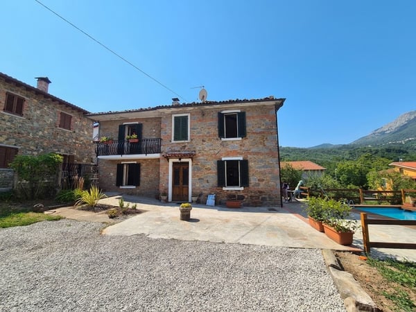 House in Villa Collemandina - view 1
