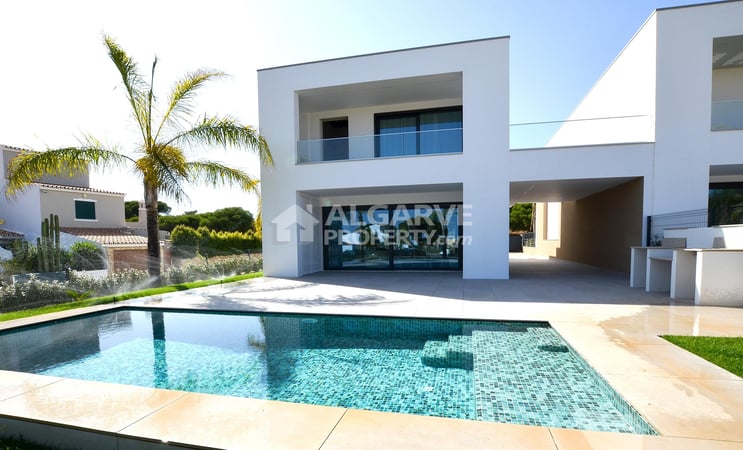 Villa in Quarteira - view 1