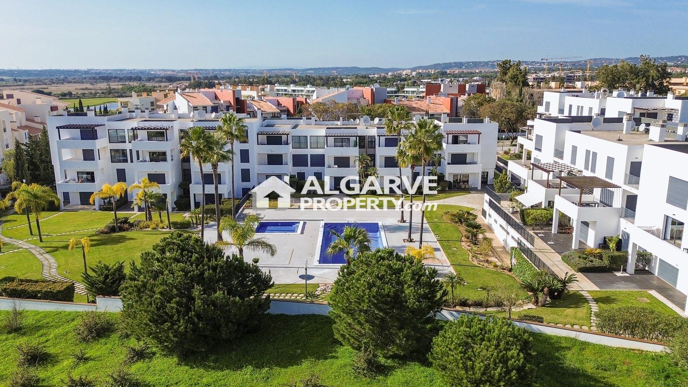 Apartment in Quarteira - Image 2