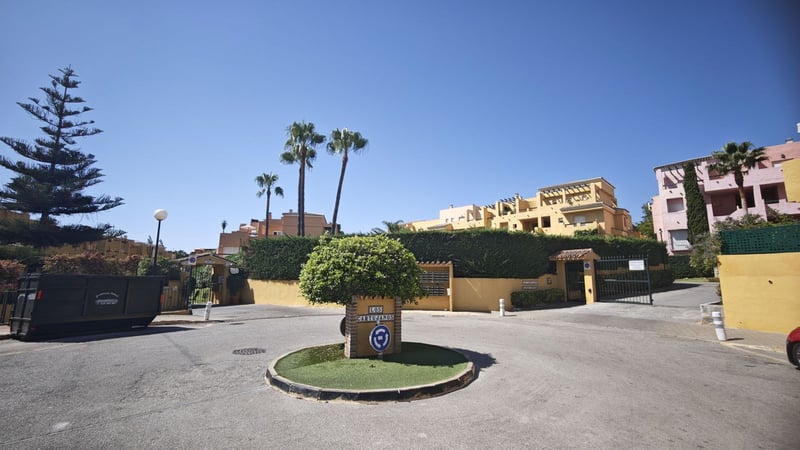 Apartment in Guadalmina - view 1
