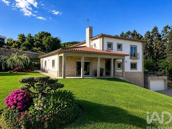 House in Vale - view 1