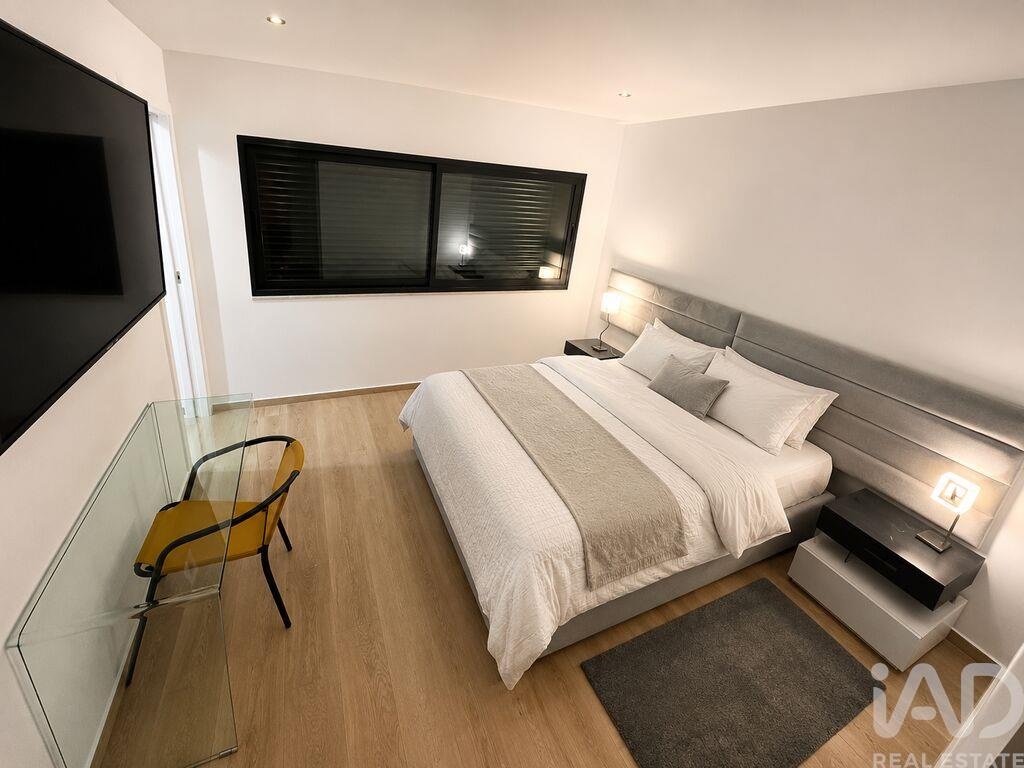 House in Charneca de Caparica - Image 3