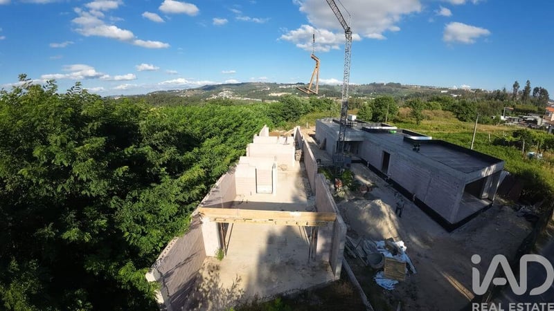 House in Lodares - view 1