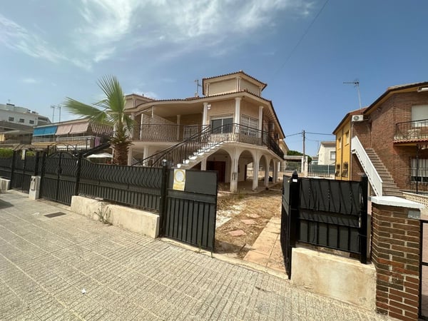 House in Los Alcazares - view 1