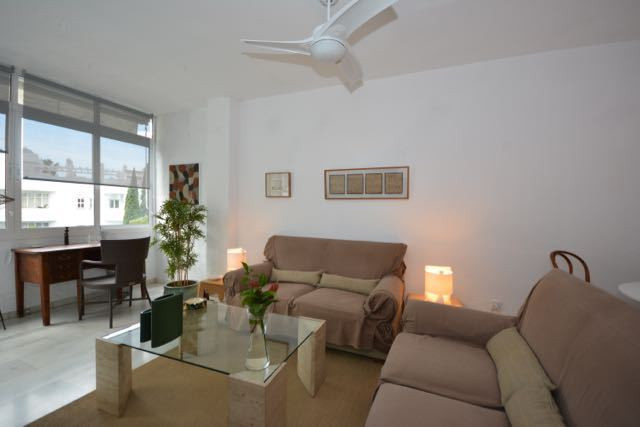 Apartment in Nueva Andalucia - Image 2
