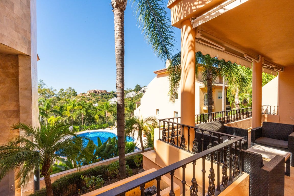 Apartment in Nueva Andalucia - Image 3