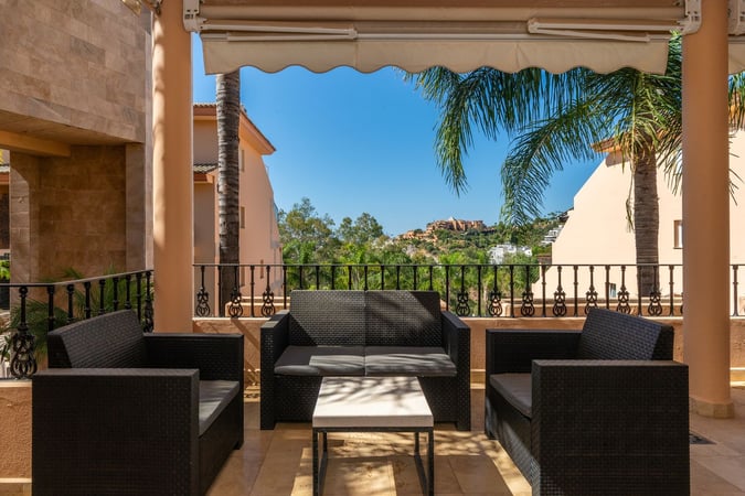 Apartment in Nueva Andalucia - view 1