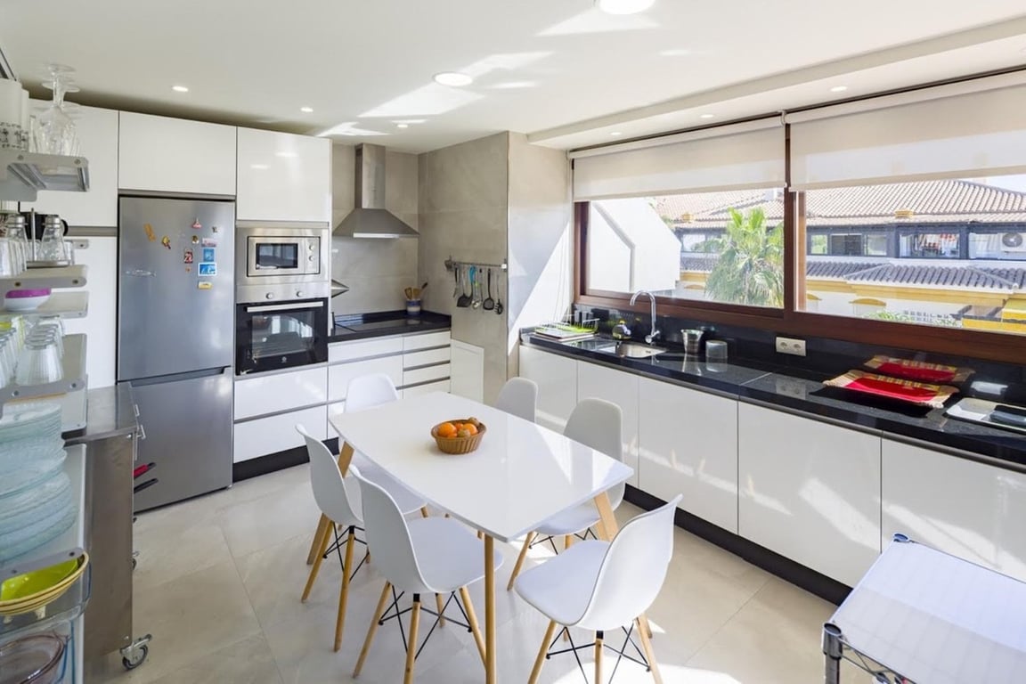 Penthouse in Nueva Andalucia - Image 2