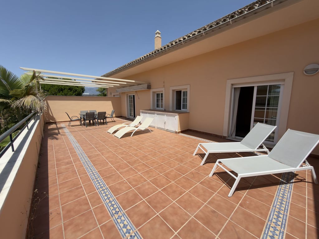 Penthouse in Elviria - Image 3