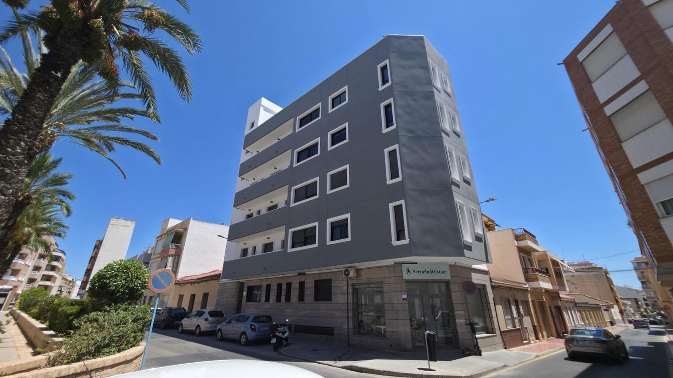 Apartment in Torrevieja - Image 2