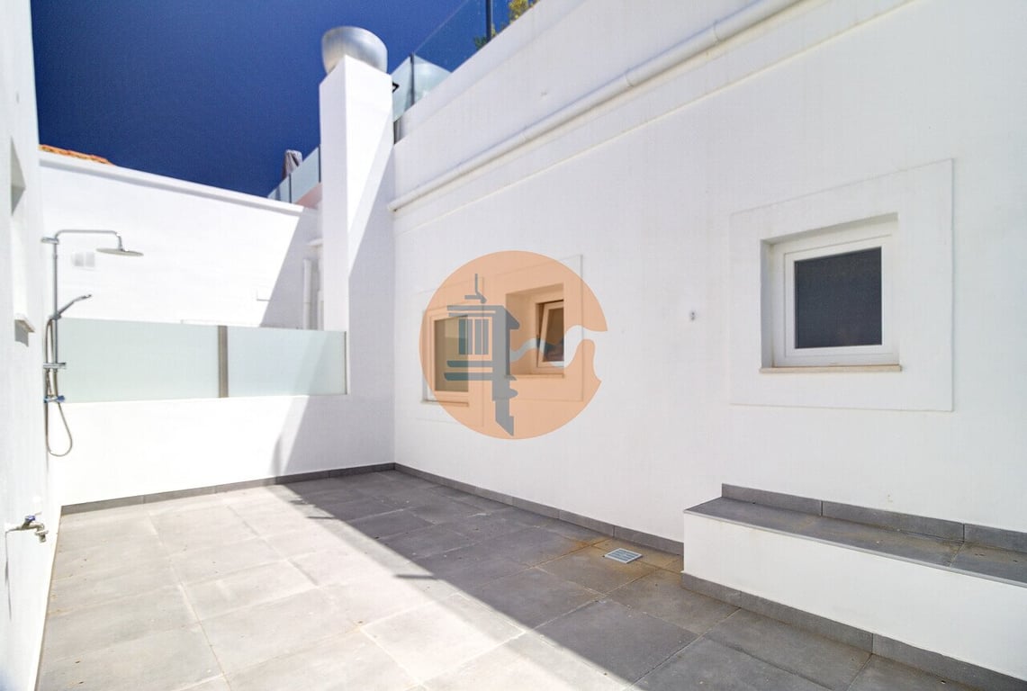 Apartment in Vila Real de Santo Antonio - Image 2