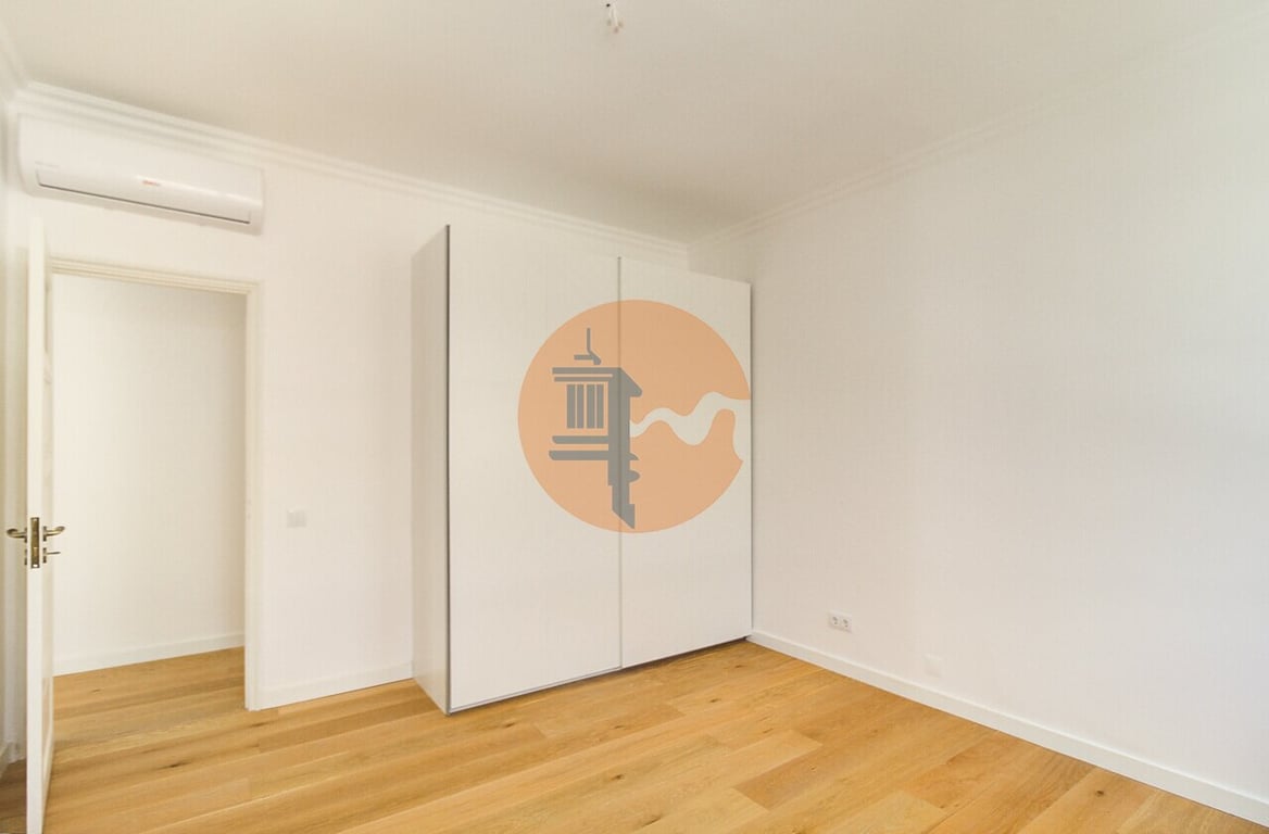 Apartment in Vila Real de Santo Antonio - Image 3