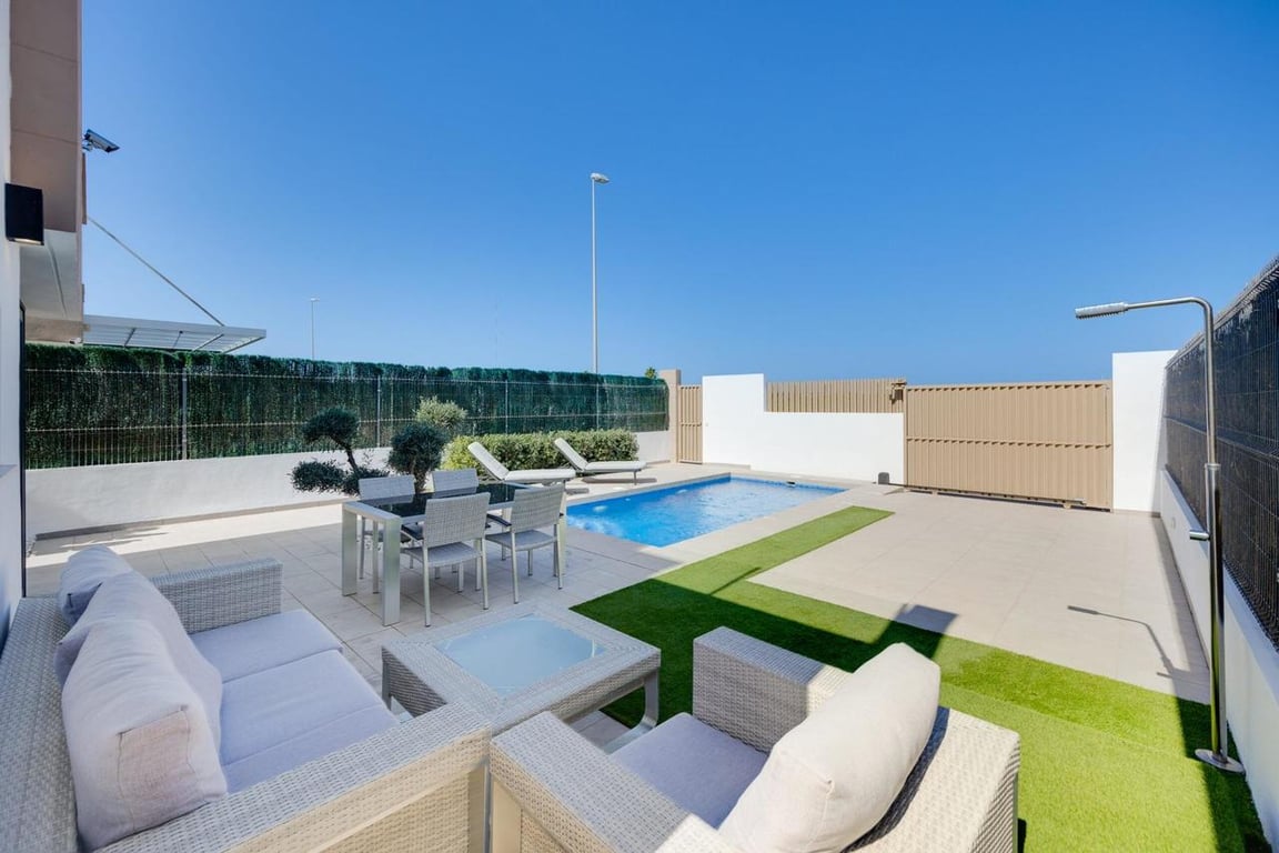 Villa in Guardamar del Segura - Image 2