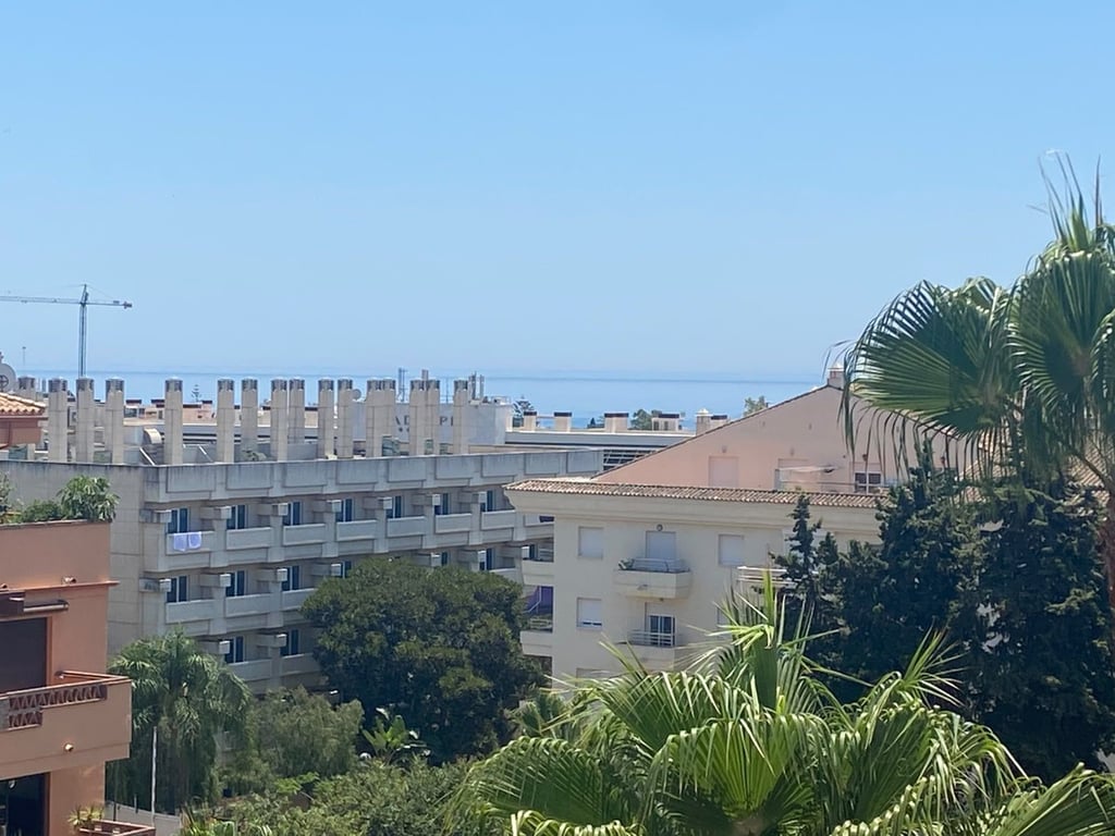 Apartment in Nueva Andalucia - Image 3