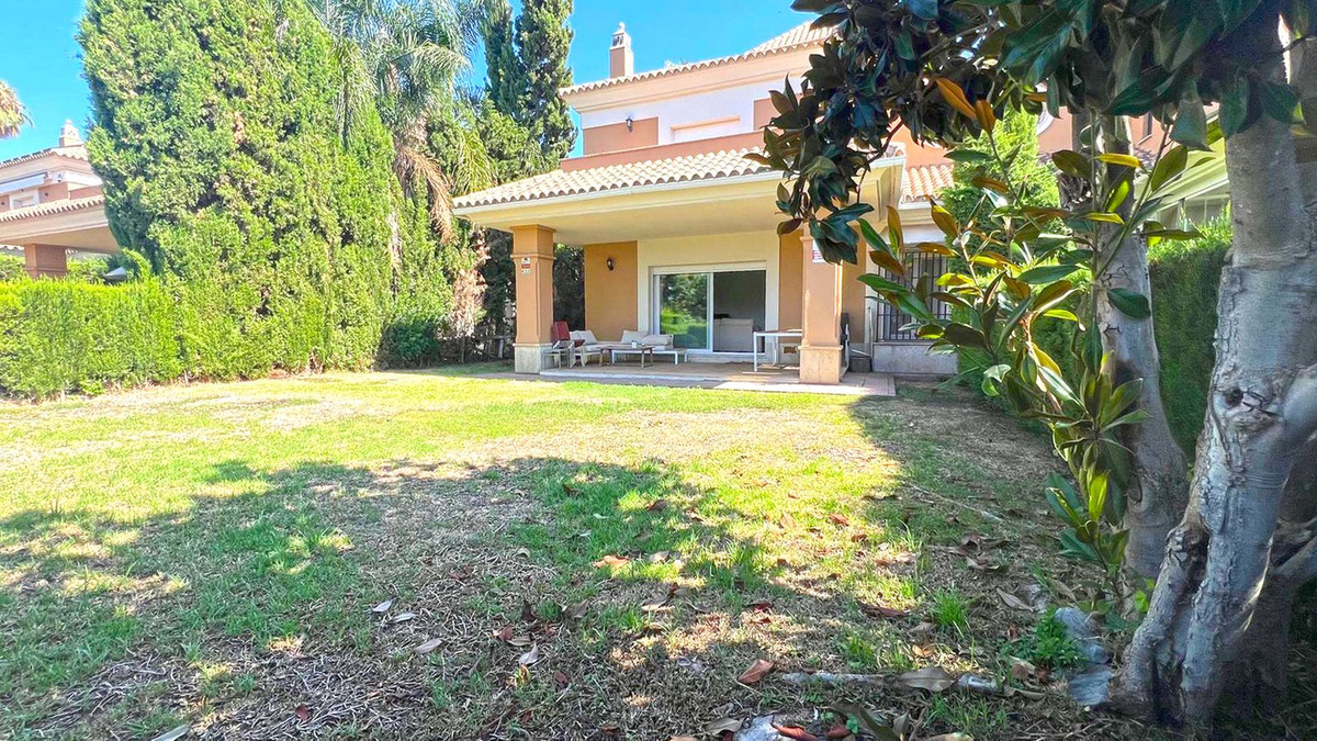 Villa in Marbella - Image 2