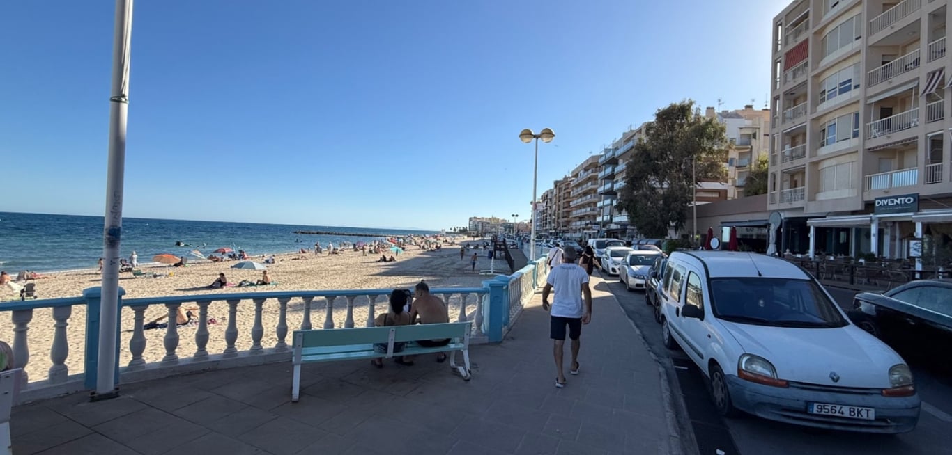 Apartment in Torrevieja - Image 2