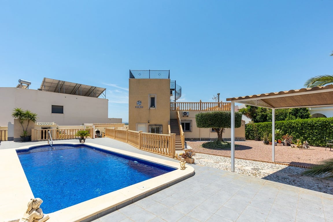 Villa in Ciudad Quesada - Image 2