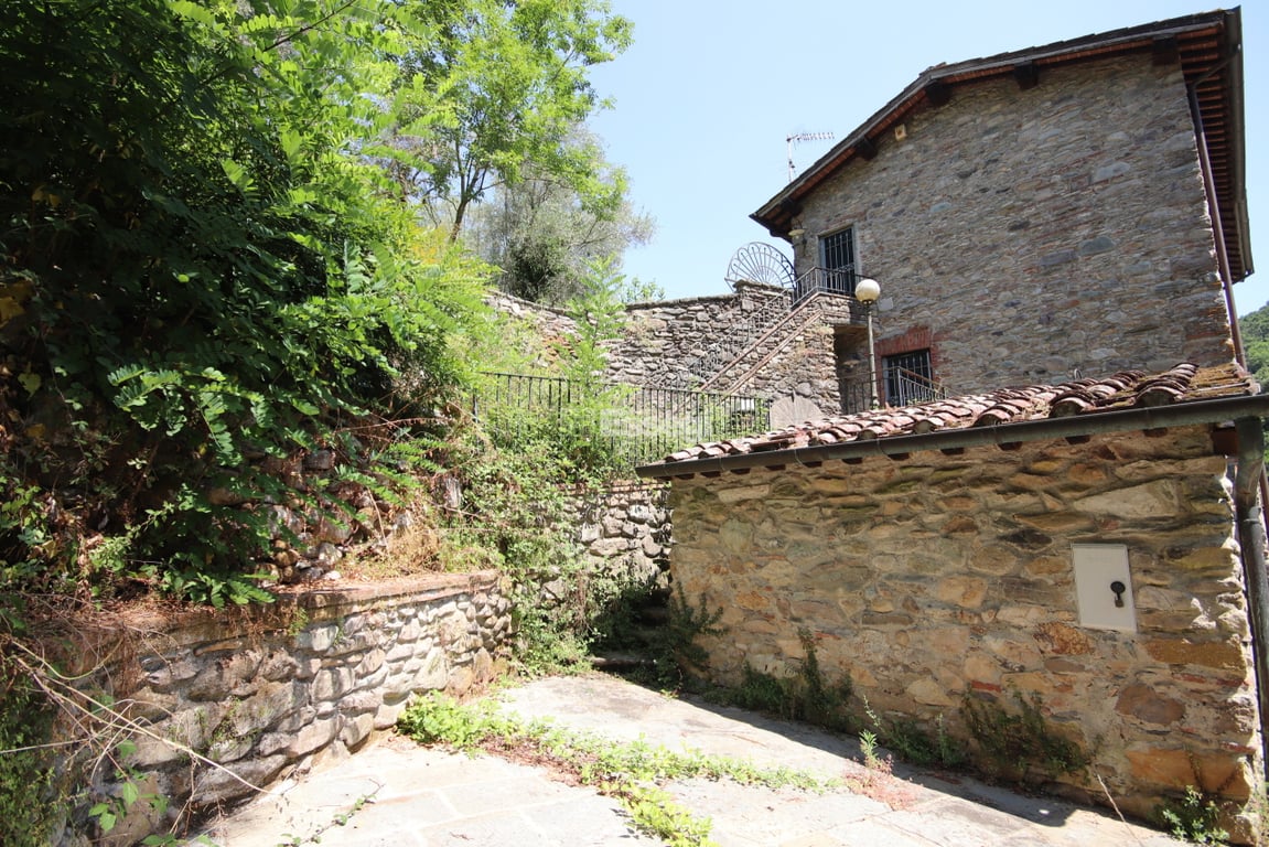 House in Guamo - Image 3