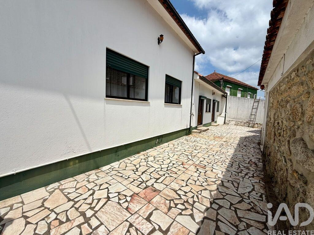 House in Viana do Castelo - Image 3