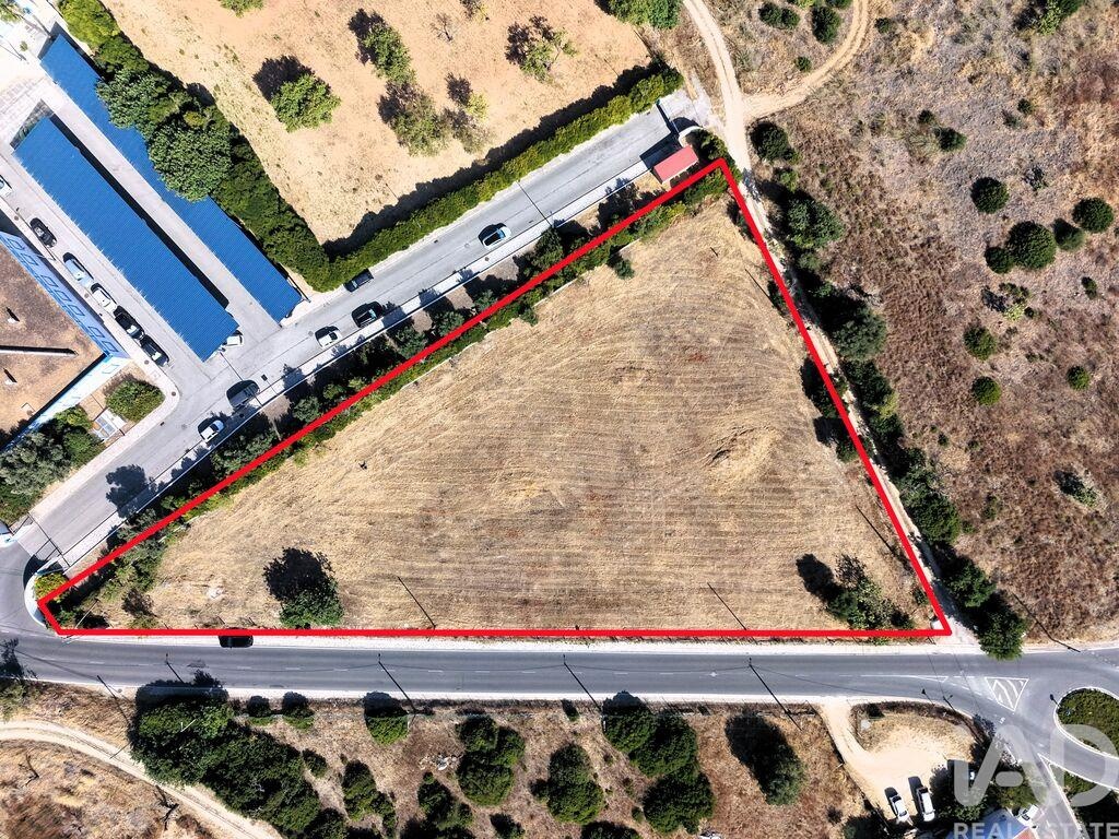 Land in Oura - Image 3