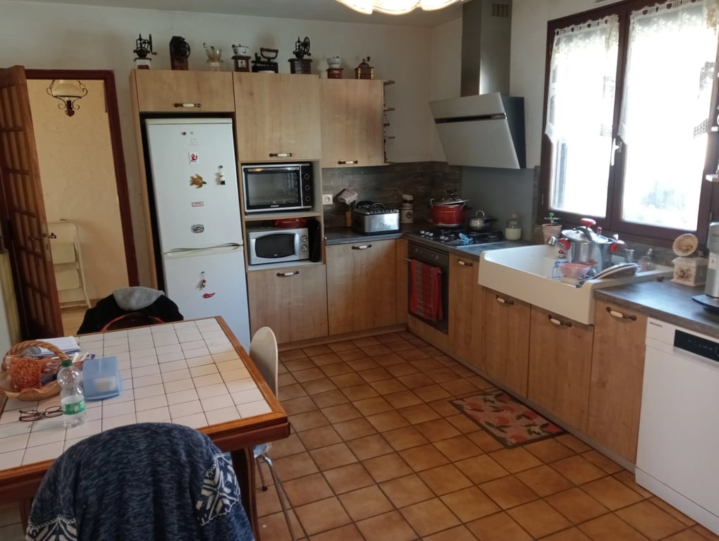 House in Saint-Martin-de-Macon - Image 3