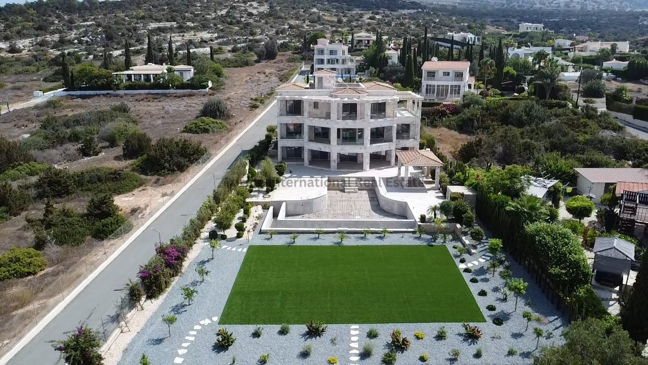 House in Pegeia - Image 3