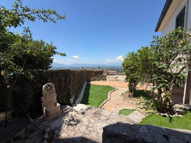 House in Arce - Image 2