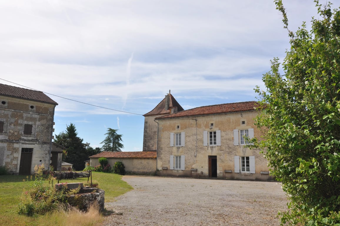 House in Aubeterre-sur-Dronne