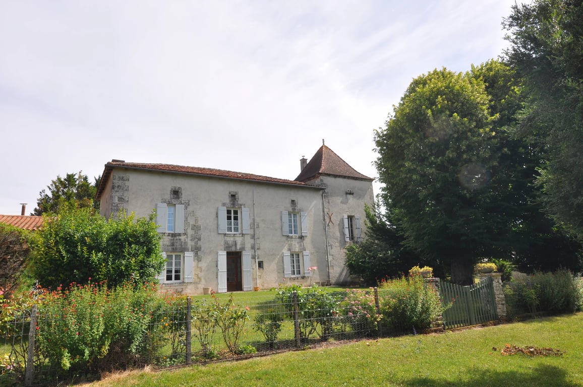 House in Aubeterre-sur-Dronne - Image 2