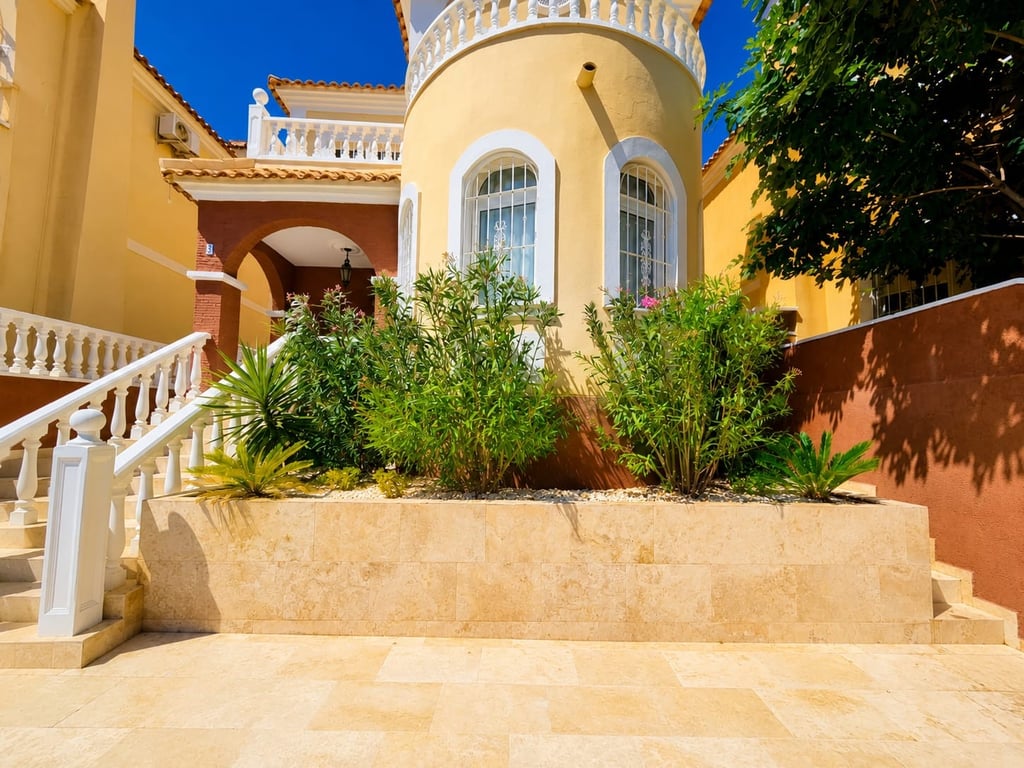 Villa in Villamartin - Image 3