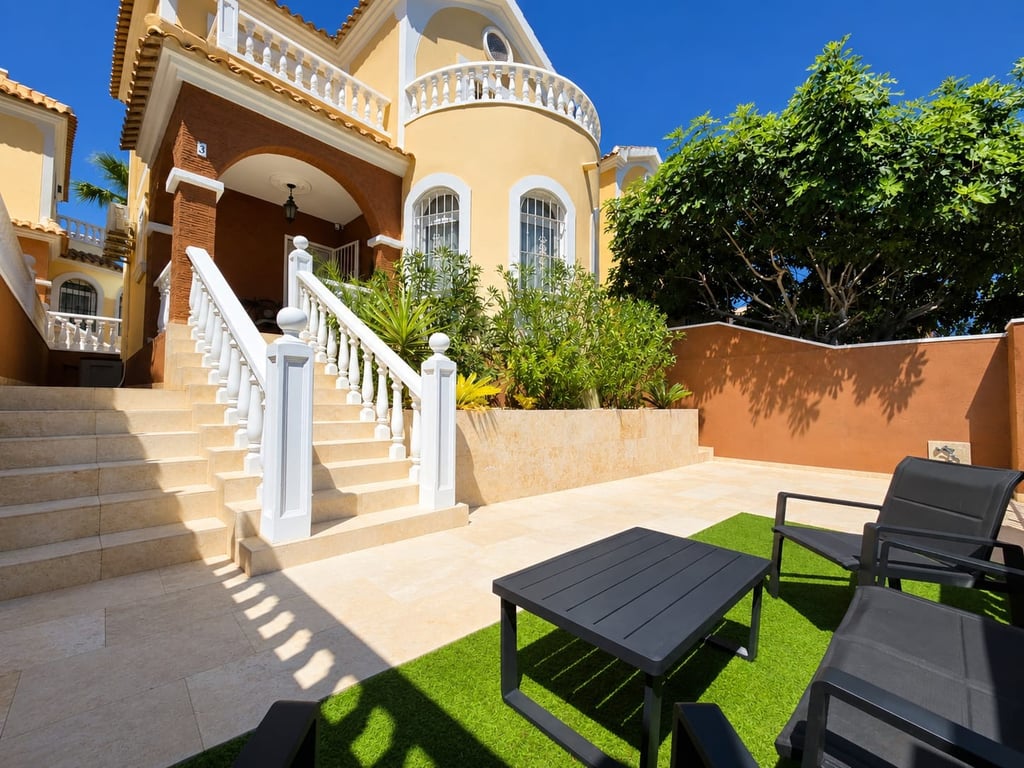 Villa in Villamartin - Image 2