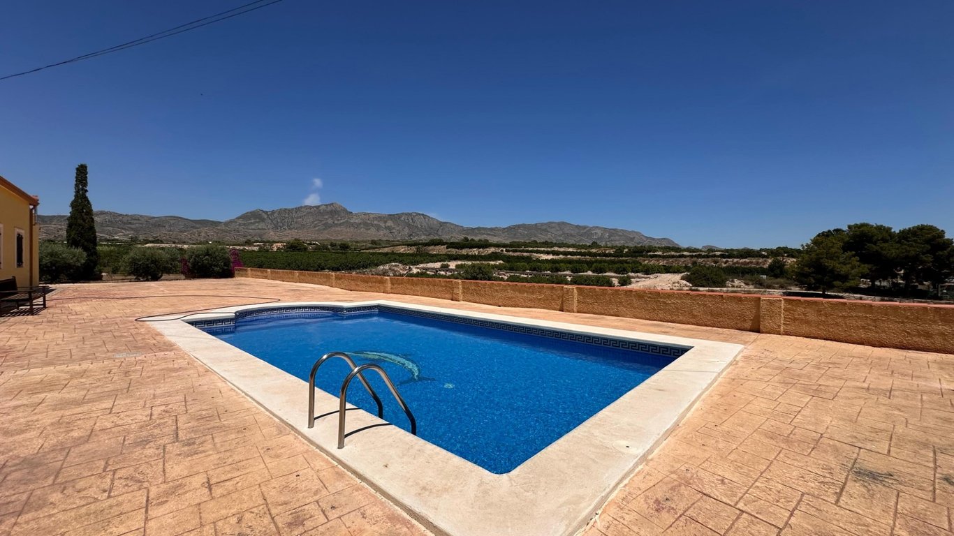 Villa in Albatera - Image 3