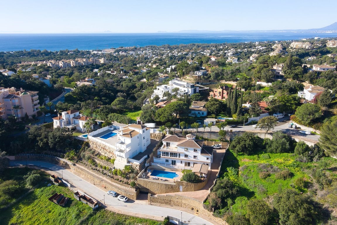 Villa in Elviria - Image 2