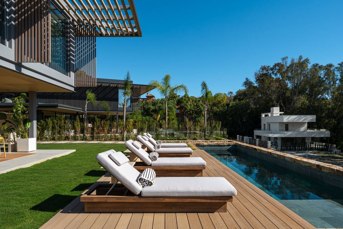 Villa in Nueva Andalucia - Image 2