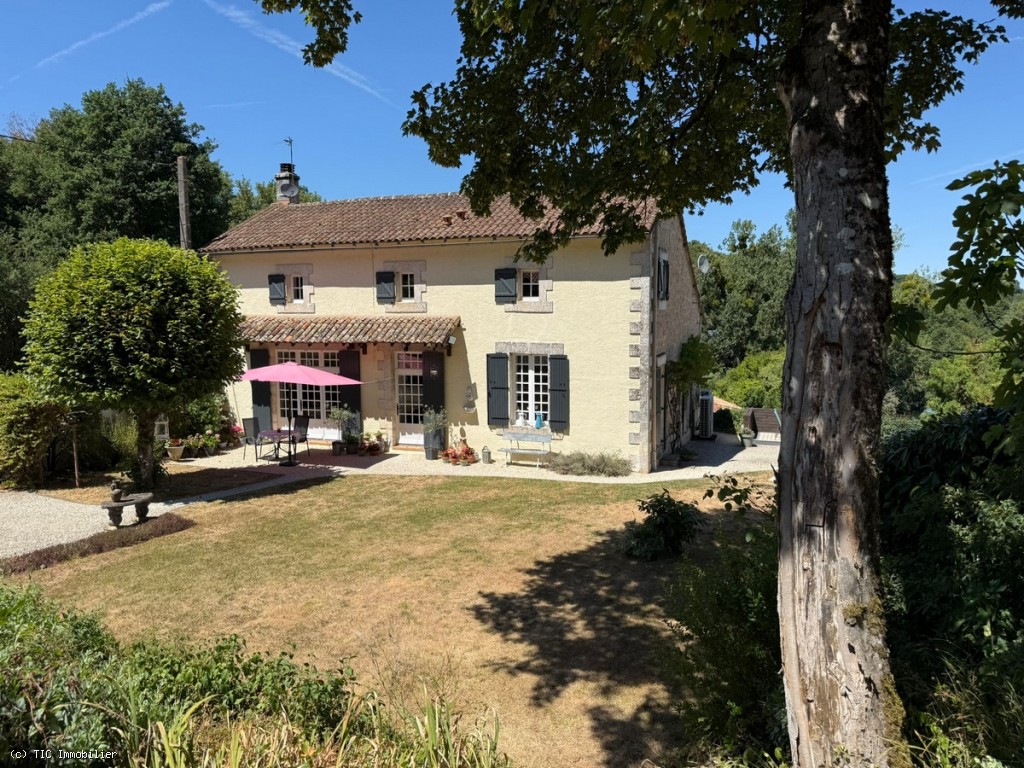 House in Civray - Image 2
