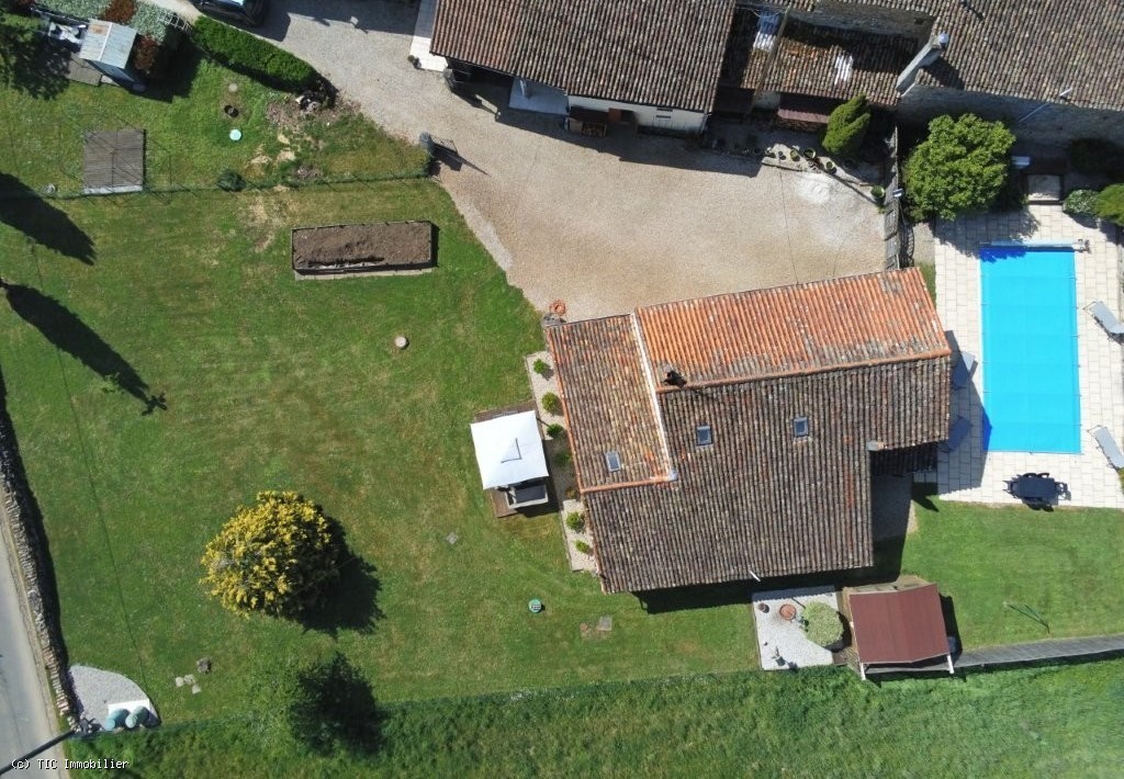 House in Sauze-Vaussais - Image 3