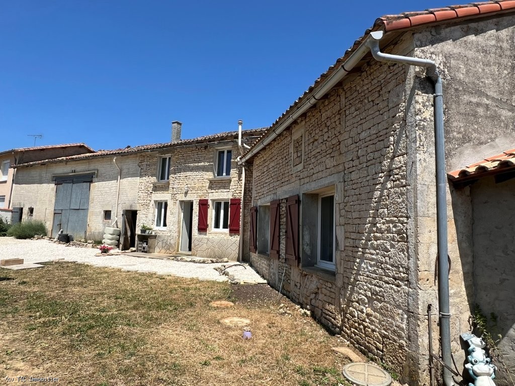 House in Sauze-Vaussais - Image 2