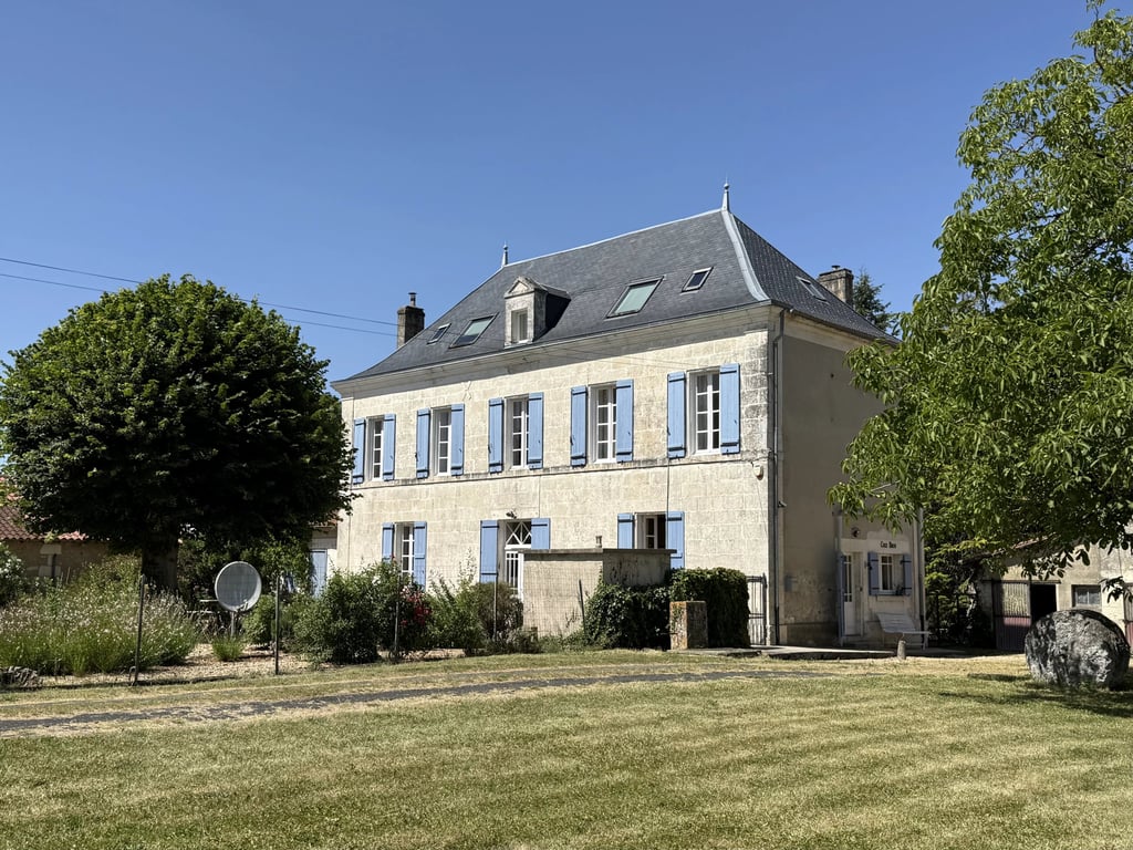 House in Aubeterre-sur-Dronne