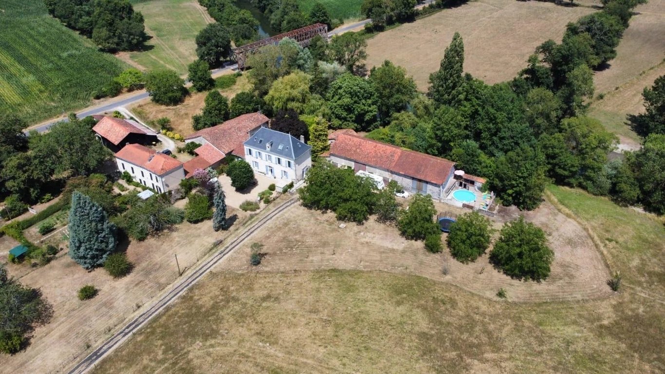 House in Aubeterre-sur-Dronne - Image 2