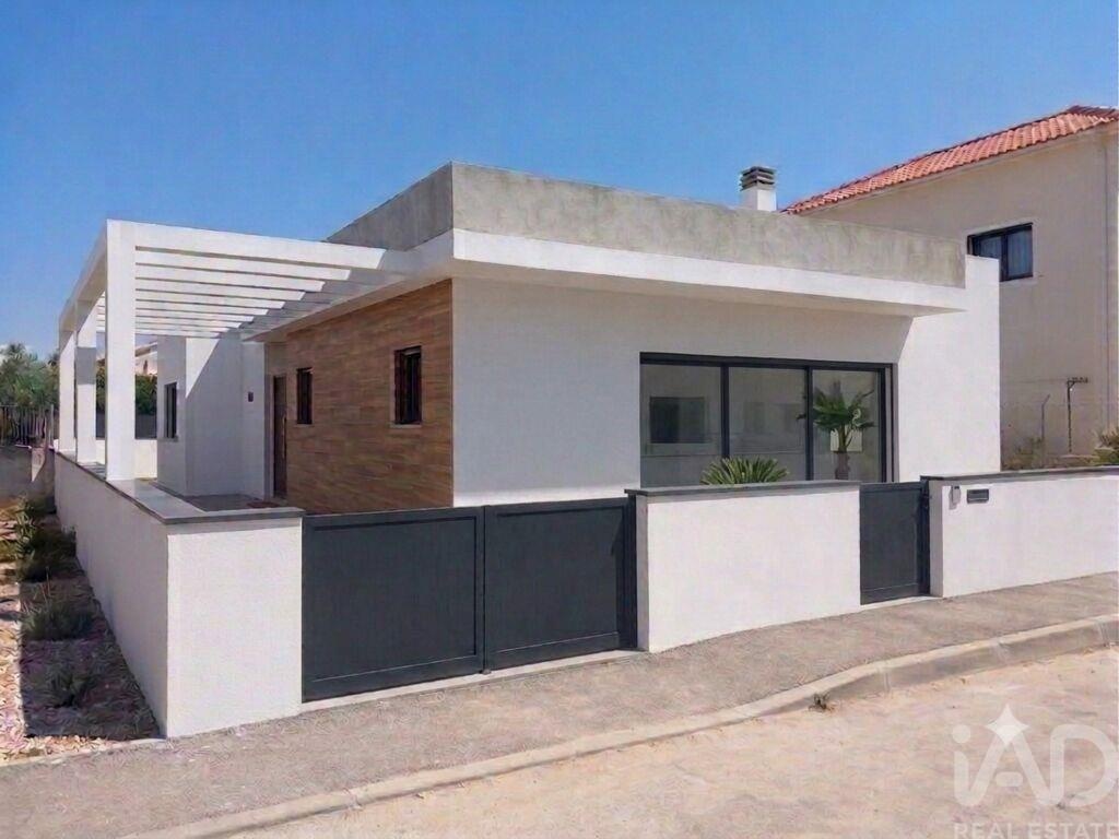 House in Fernao Ferro - Image 3