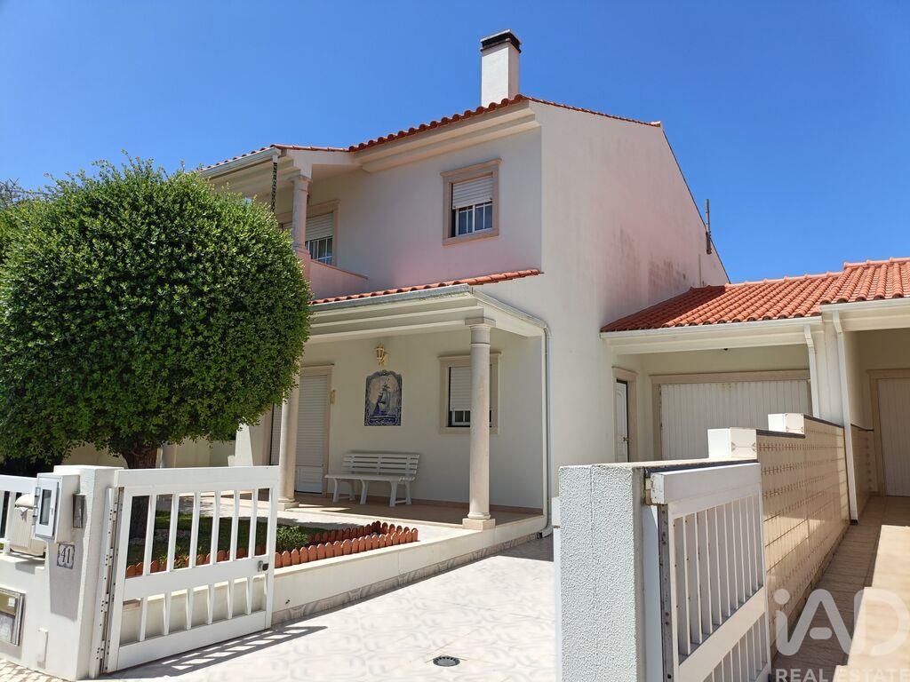 House in Sao Martinho do Porto - Image 2