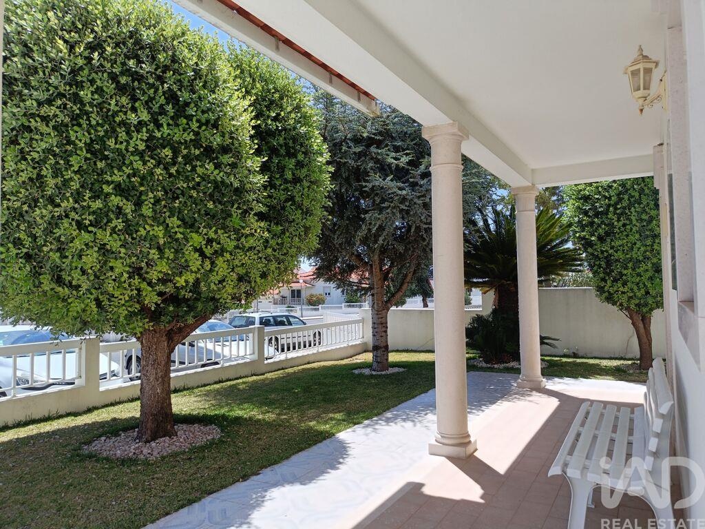 House in Sao Martinho do Porto - Image 3