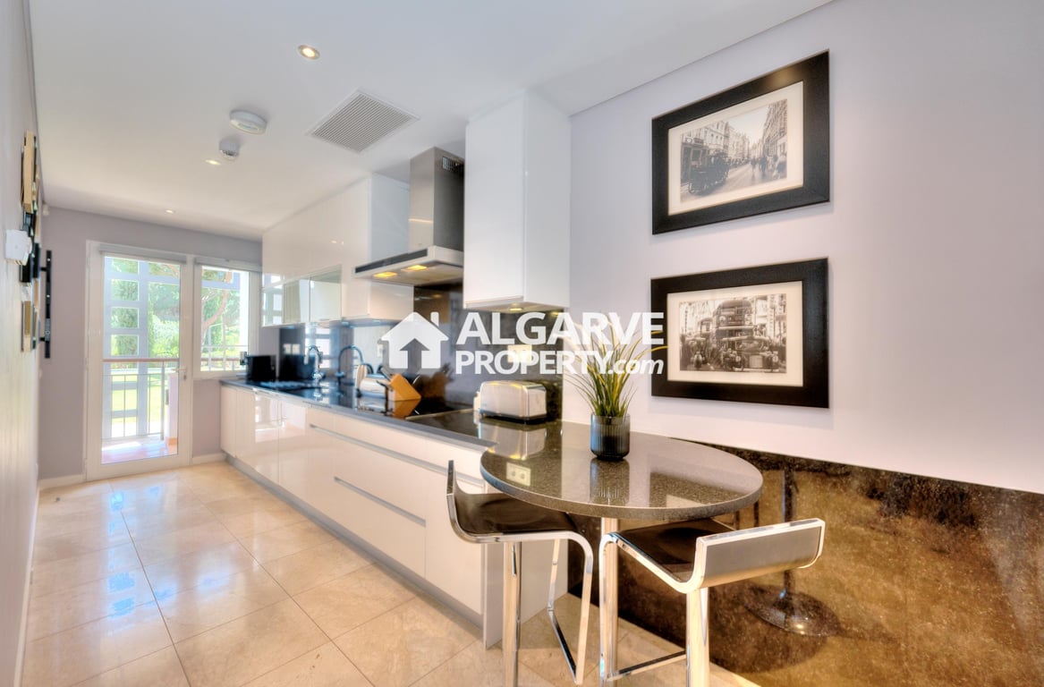 Apartment in Loule - Image 3