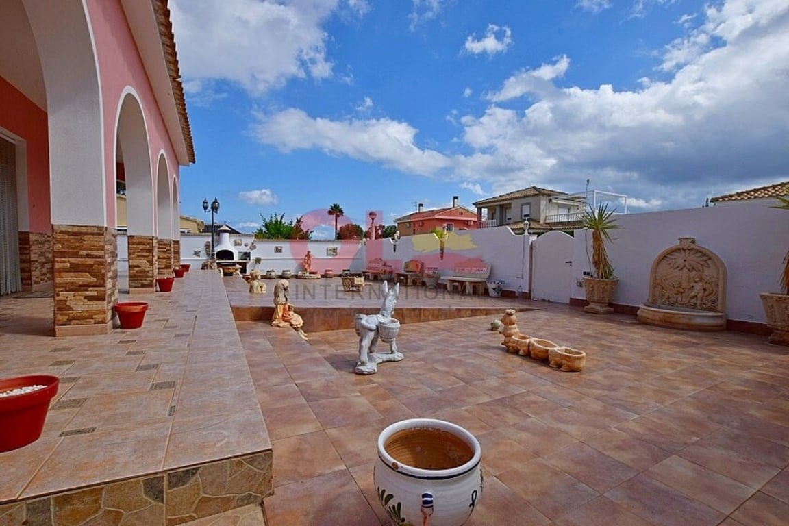 Villa in Cabo Roig - Image 2