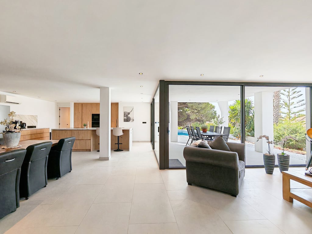 Villa in Elviria - Image 2