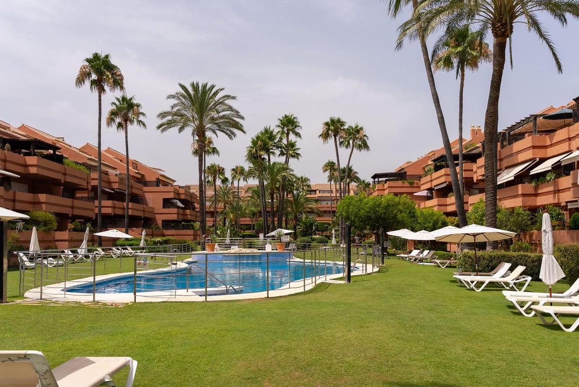 Apartment in Marbella - Image 2