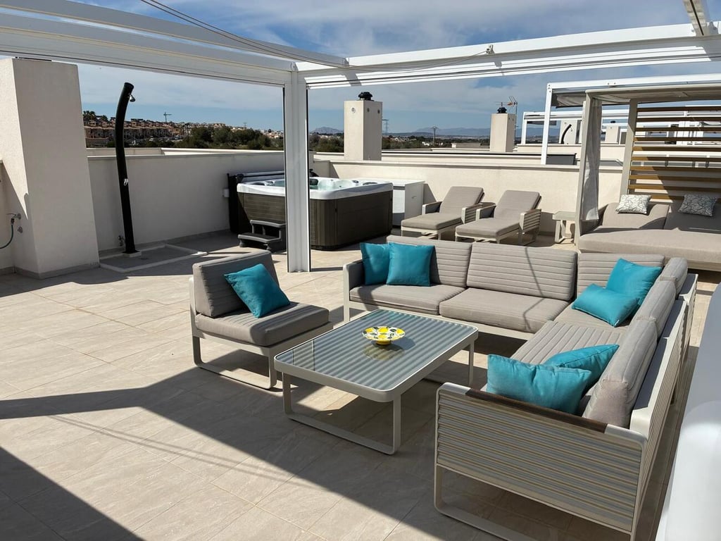 Penthouse in Urbanizacion los Balcones - Image 3