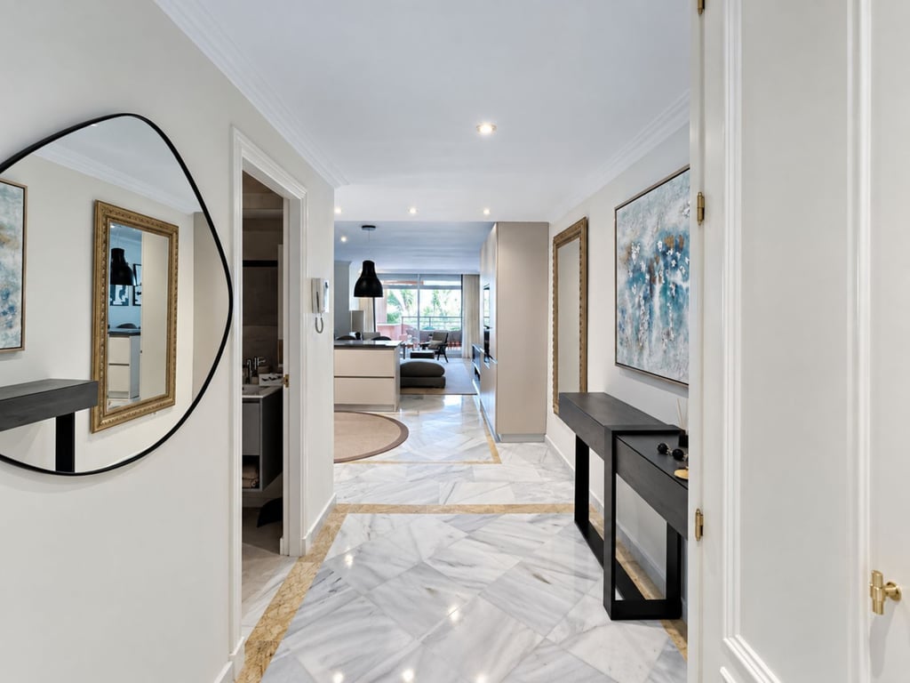 Apartment in Nueva Andalucia - Image 3