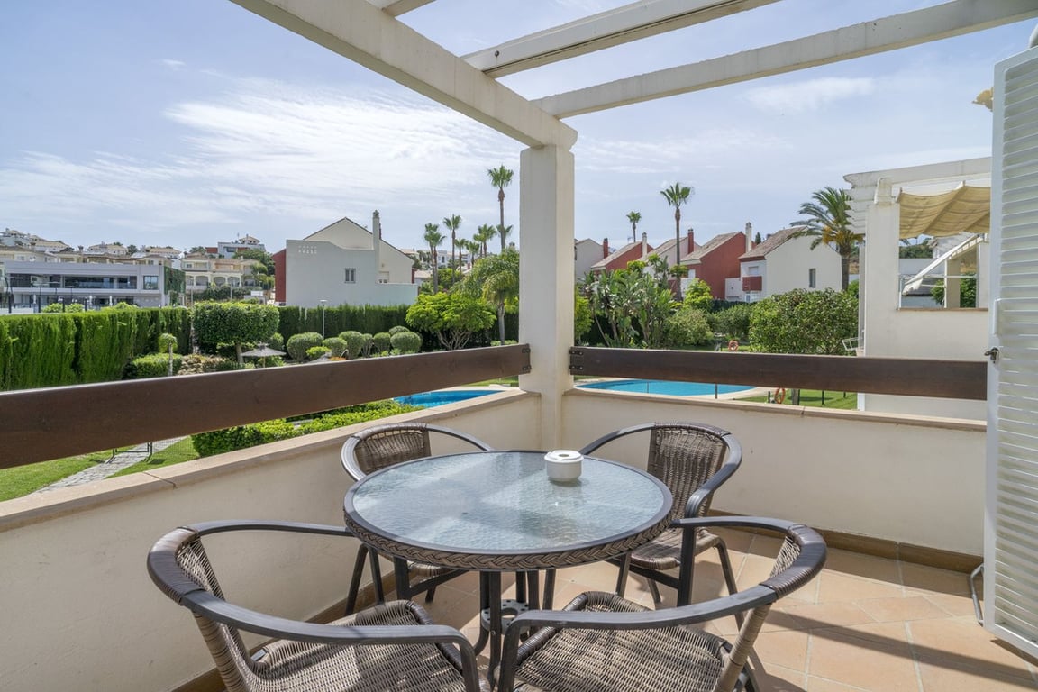 Apartment in Estepona - Image 2